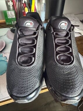 Nike Air women’s Black Air max Sneakers